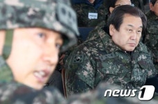 전방관측소 방문한 김무성 대표