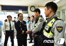춘천경찰서 지구대 방문한 이중구 강원경찰청장