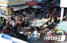 창녕 전통시장 설 준비 인파로 북적