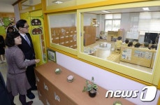 유치원 찾은 이준식 부총리