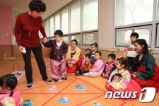 할머니와 사방치기놀이해요!
