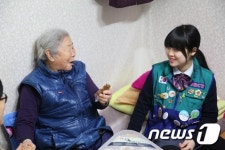 송곡여고 RCY 단원들, 독거 어르신 찾아뵈며 가족의 정 나눠