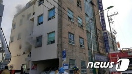 양산 덕계로 병원서 불…입원환자 11명 이송