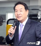 축사하는 김성일 회장