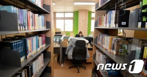 교실 부족한 단원고 도서관으로 교무실 옮겨