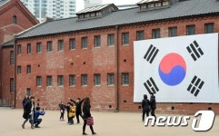 3.1절 앞둔 주말 서대문형무소 찾은 시민들