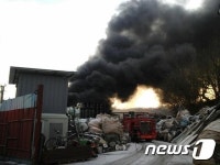 군산 폐기물 재활용 업체서 불 나…1200여만원 피해