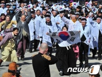 태극기 만세 물결