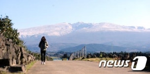 눈 덮인 제주 한라산 장관