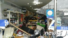 익산서 차량 슈퍼로 돌진…2명 부상