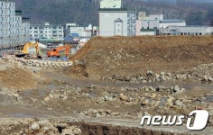 복구작업이 한창인 대동지