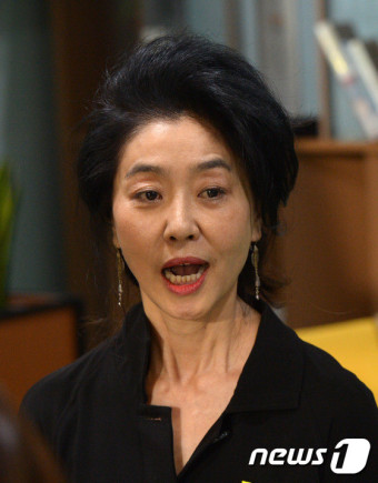 아파트 관리소 비리를 폭로하는 김부선