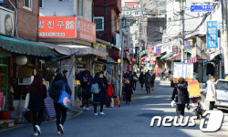 명륜길, 한글중심 간판으로 개선