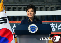 축사하는 박 대통령