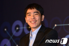 싱글벙글 이세돌 3전 4기 불계승