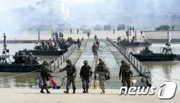 부교 구축 완료