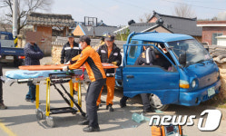 1t 화물차 담벼락 충돌…운전자 숨져