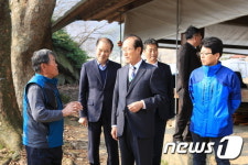 이원종 지역발전위원장, 진안 원구신마을 방문