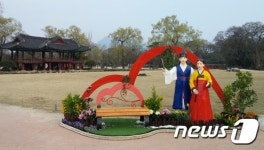 춘향·이도령과 인증샷… 남원 광한루원 포토존 조성