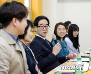 이준식 부총리, 홍제동 행복기숙사 방문