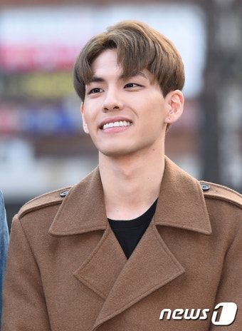 데이식스 원필, '설레임 가득한 표정'