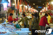 영업 계속하는 노량진 상인들