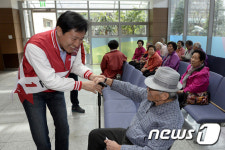 종로노인종합복지관 찾은 오세훈