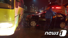 창원 북면 교차로서 승용차-버스 충돌…6명 경상