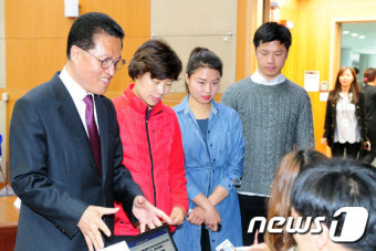 '가족들과 함께 사전투표장 찾은 정운천 새누리당 전주을 후보'