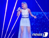 [사진] 열창하는 캐리 언더우드