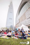 롯데월드타워 어린이 그림대회 개최…벚꽃 만발 좋아요