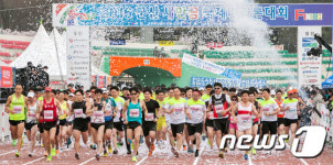 새만금 바람 가르며 힘차게 출발