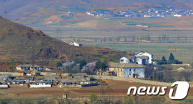 고요한 북한 마을