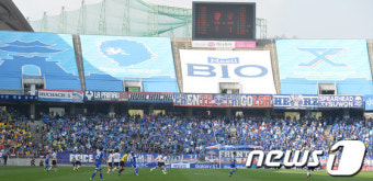 수원삼성 '단일구단 최초 관중 700만 돌파'