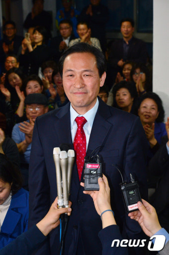 서대문갑 우상호 '당선 미소'