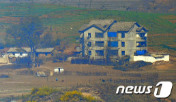 北 무수단 미사일 발사... 대조되는 기정동 마을