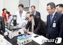 윤성규 장관, 국립낙동강생물자원관 담수생물 연구시설 시찰