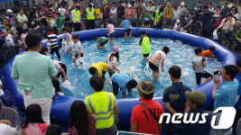 경남 곳곳에서 화려한 봄 축제 향연…상춘객 유혹