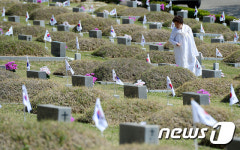 4.19묘지 찾은 유가족