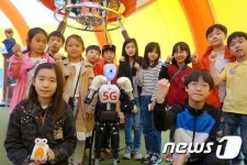 티움 모바일, 봉동초등학교 운동장에서 운영