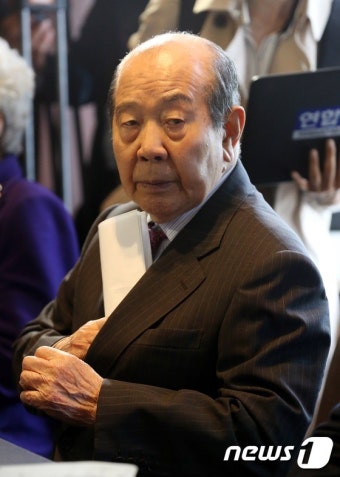 상임고문단 간담회 참석한 김수한