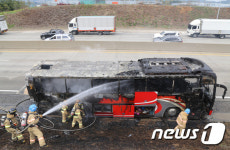 평택-음성 간 고속도로서 관광버스 화재