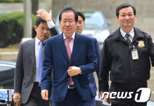 법원 출석하는 홍준표 경남도지사