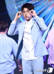 세븐틴 원우, 안경을 써도 잘생김~
