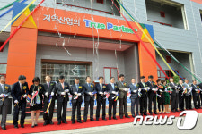 강원테크노파크 춘천벤처 2공장 준공 테이프 커팅