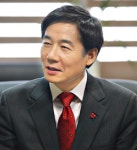 (유)득수건설 | [주목 이 사람] 이용호 "무역이득공유제 추진…국민과 소통해야"