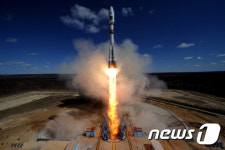 러시아 자국내 새 보스토치니 우주기지 첫 로켓 발사