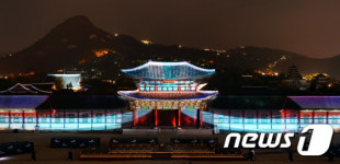 미디어 파사드로 빛나는 서울의 밤