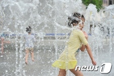 물보라 일으키며