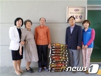 [단신]전북개발공사, 아파트 경로당에 쌀 25포 전달